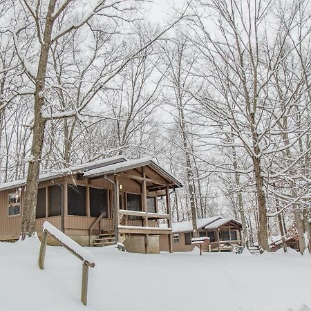 Burr Oak Lodge And Conference Center Glouster Екстер'єр фото