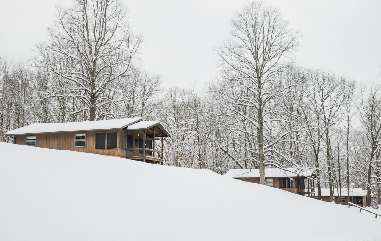 Burr Oak Lodge And Conference Center Glouster Екстер'єр фото